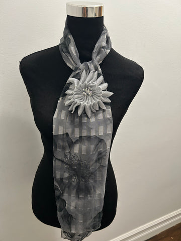 Set - Gray and silver vintage scarf and matching flower brooch in silver ribbon